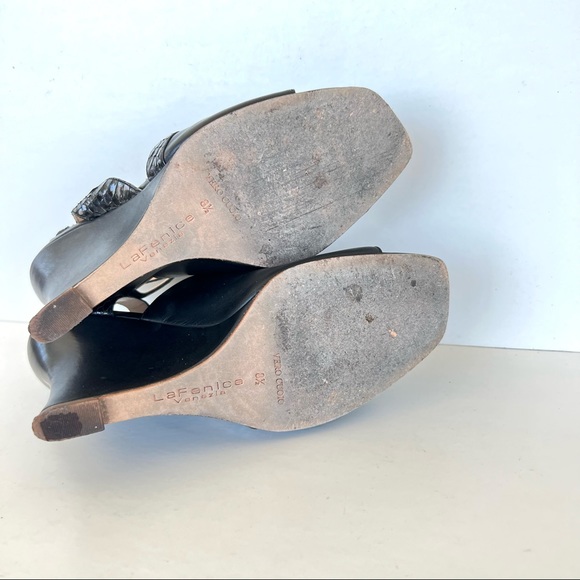 LA FENICE VENEZIA Black w Snake Trim Leather Side Buckle Sandals Wedges Sz 8 1/2 - Picture 9 of 10